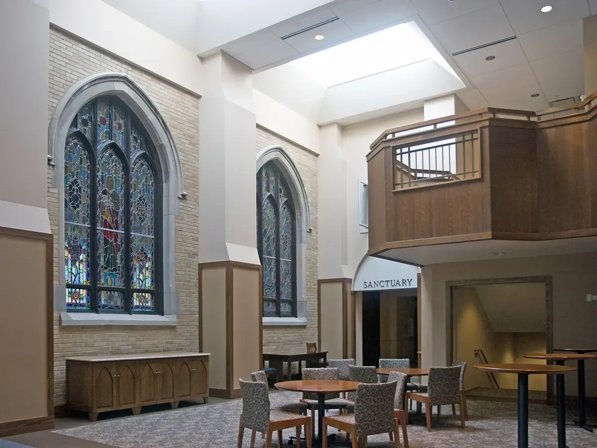 St Lukes - Interior 02